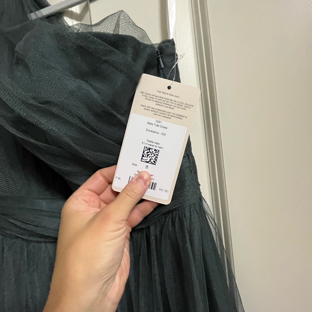 Size 8, petite maxi:41 in waist to hem, eucalyptus color. Worn once